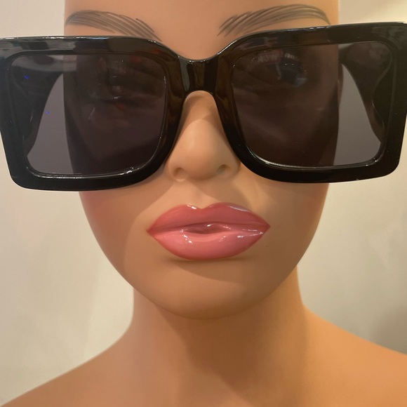 B Fashion Sunglasses - Picture 5 of 5